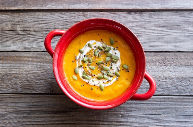 Zuppa di crema di zucca con semi Alimentazione sana Cibo vegetariano Dieta