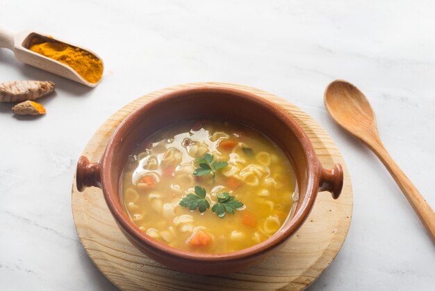 Zuppa di curcuma e verdure