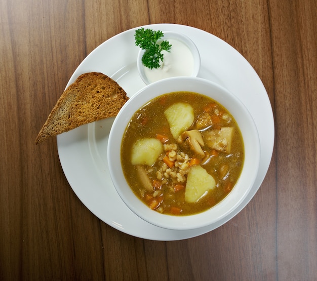 Zuppa di funghi con orzo perlato