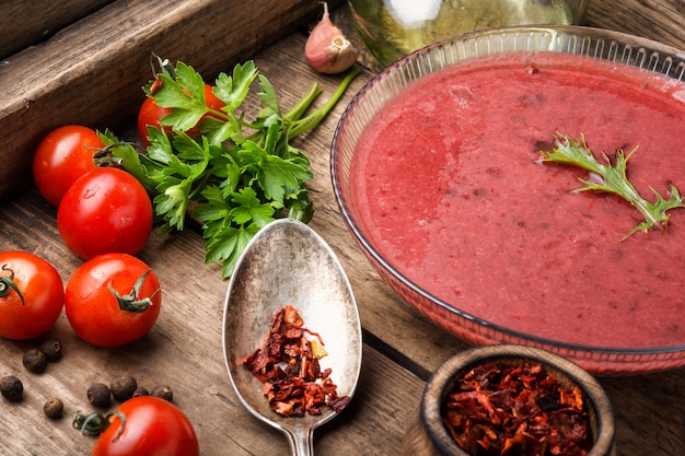 Zuppa di gazpacho al pomodoro