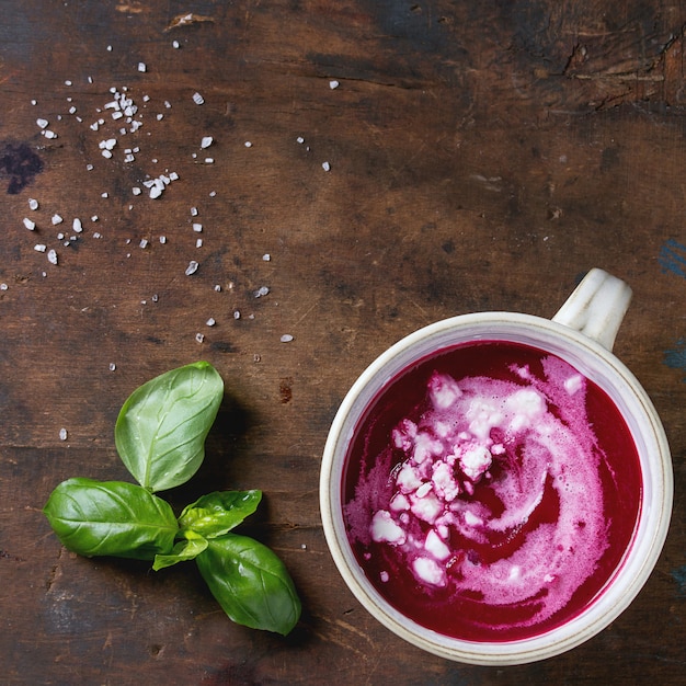 Zuppa di gazpacho di barbabietola con feta