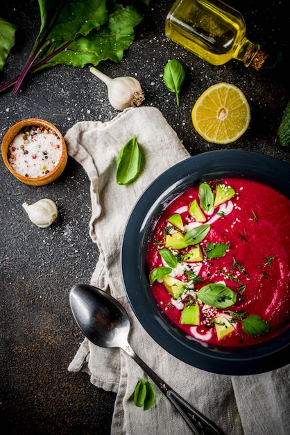 Zuppa di gazpacho di barbabietola