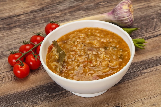 Zuppa di Kharcho caucasica con carne di manzo