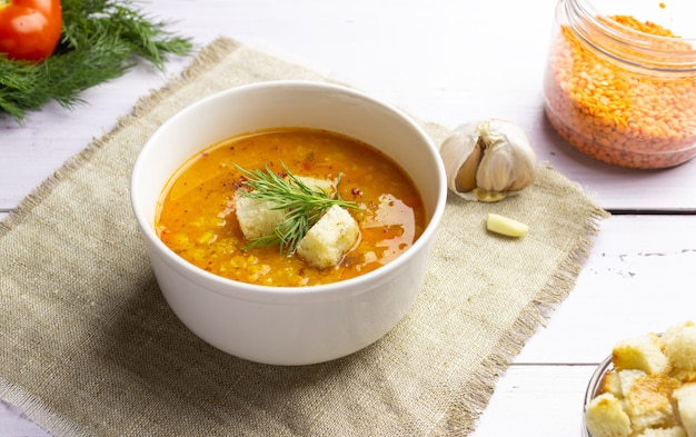 Zuppa di lenticchie rosse con ingredienti