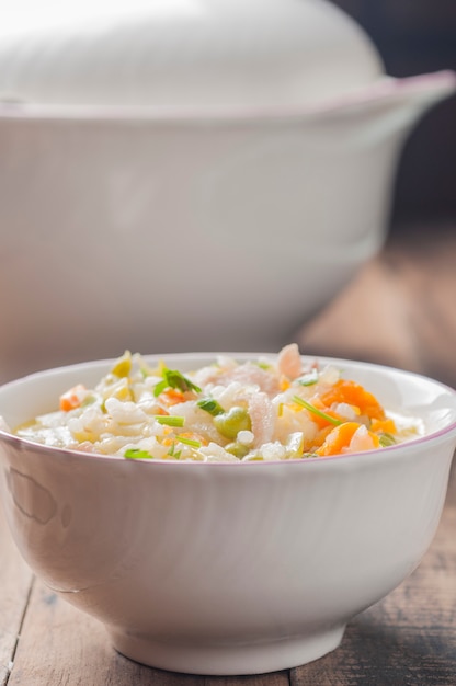 Zuppa di minestrone in una ciotola