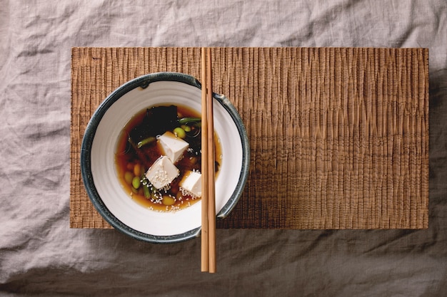 Zuppa di miso al tofu