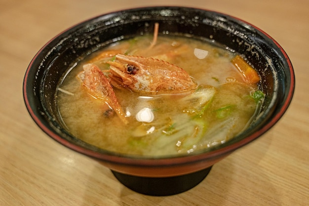 Zuppa di miso di gamberi