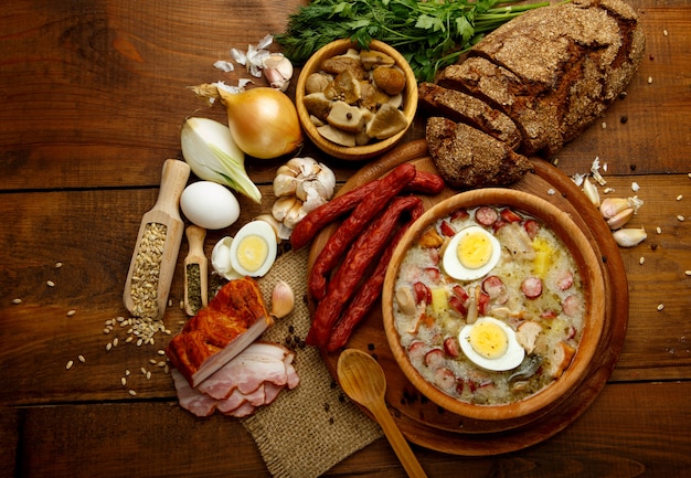 Zuppa di Pasqua tradizionale polacca Zurek