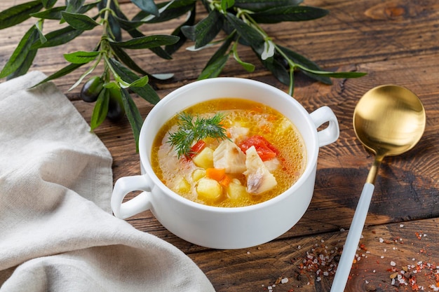 Zuppa di pesce con merluzzo e verdure