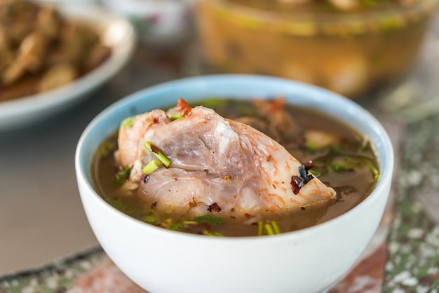 Zuppa di pesce in agrodolce (Tom Yum)