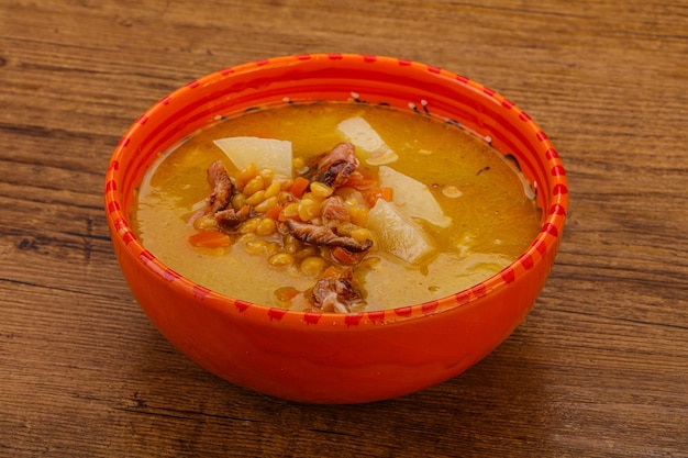 Zuppa di piselli con costine affumicate