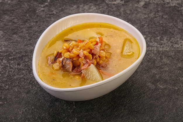 Zuppa di piselli con costine affumicate