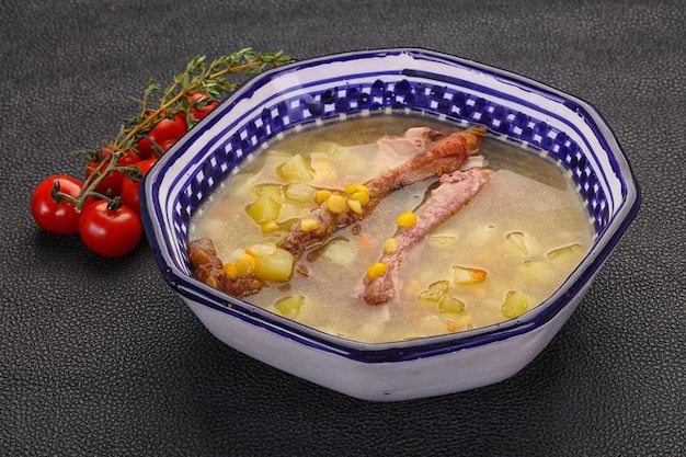 Zuppa di piselli con costine