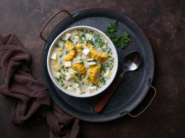 Zuppa di pollo con formaggio e mais, Chupe de pollo, cibo tipico venezuelano