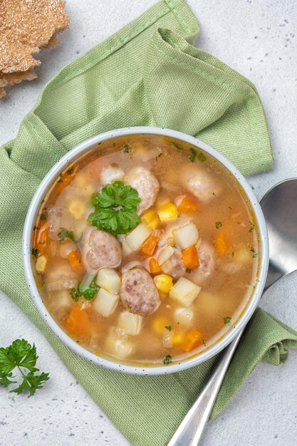 Zuppa di polpette di pollo