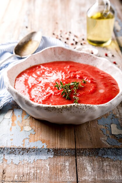 Zuppa di pomodoro e pomodori freschi ciliegia Gazpacho