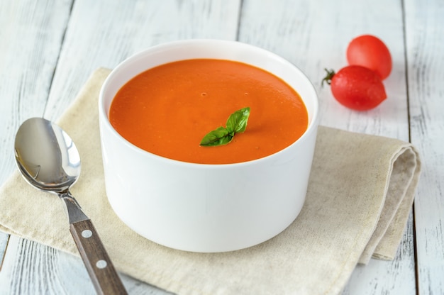 Zuppa di pomodoro in una ciotola