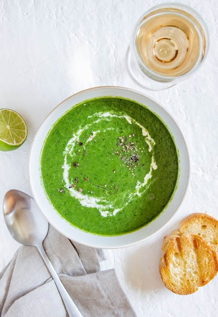 Zuppa di pomodoro spagnola gazpacho, zuppa verde,