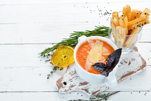 Zuppa di purea di verdure Piatti cibo Vista dall'alto Spazio libero per il testo