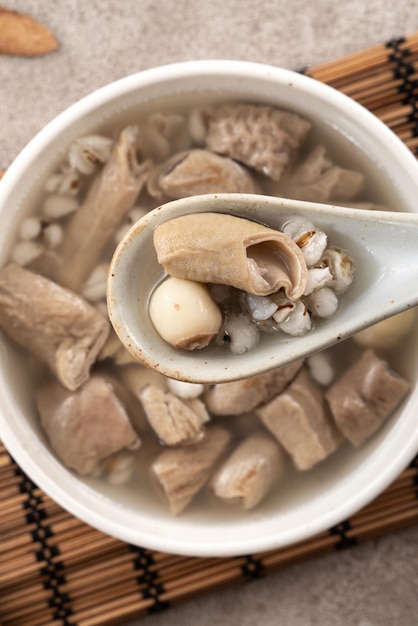 Zuppa di quattro tonici Delizioso alimento tradizionale cinese dal sapore di erbe