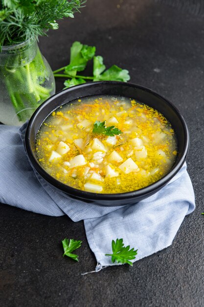 zuppa di riso pasto vegetale spuntino sul tavolo spazio copia sfondo alimentare dieta rustica vegetariano vegano