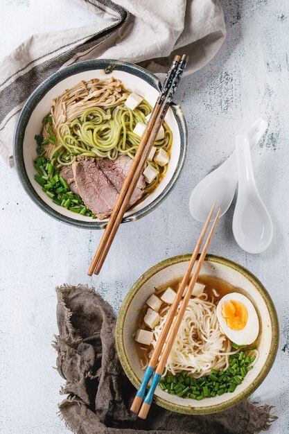 Zuppa di spaghetti asiatici