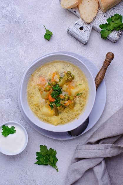 Zuppa di verdure con patate e cavolfiore