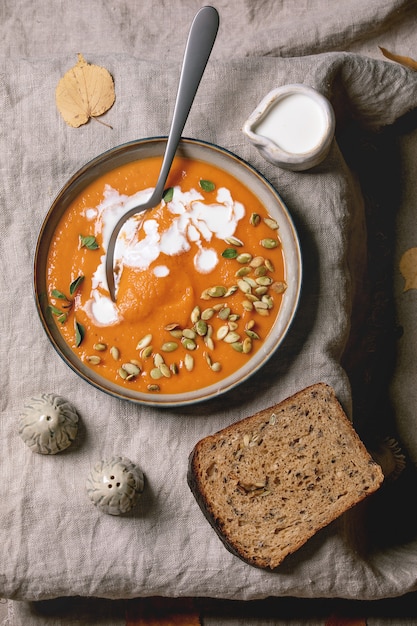 Zuppa di zucca con panna