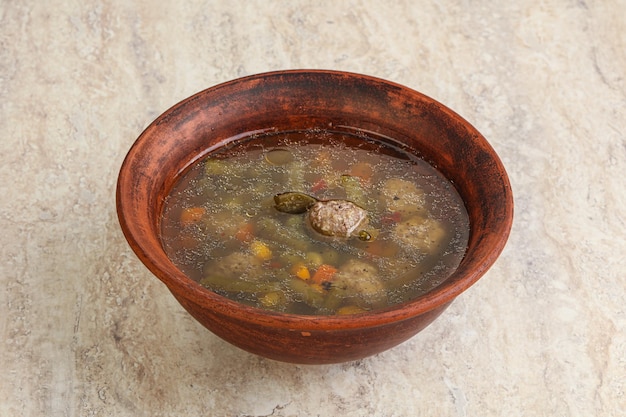 Zuppa dietetica gustosa con polpette