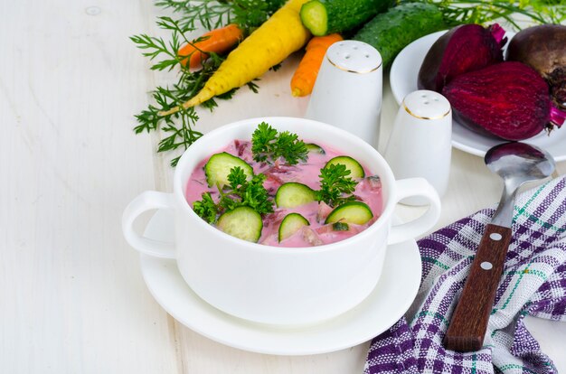 Zuppa fredda di barbabietole con cetrioli Buon anno 2020 Anno del ratto