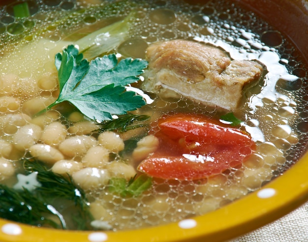 Zuppa Jahni di fagioli albanesi - Piatto albanese di zuppa di fagioli.