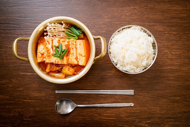 Zuppa Kimchi con Tofu e Uova