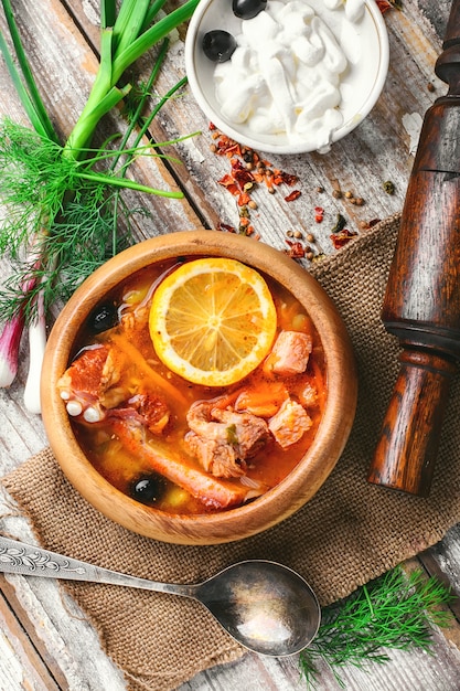 Zuppa nazionale ucraina Solyanka