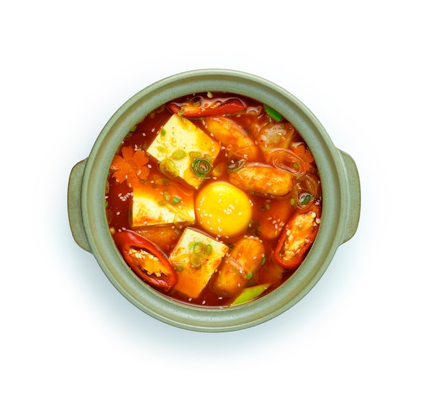 Zuppa piccante coreana Kimchi Jjigae con tofu, tuorlo d'uovo