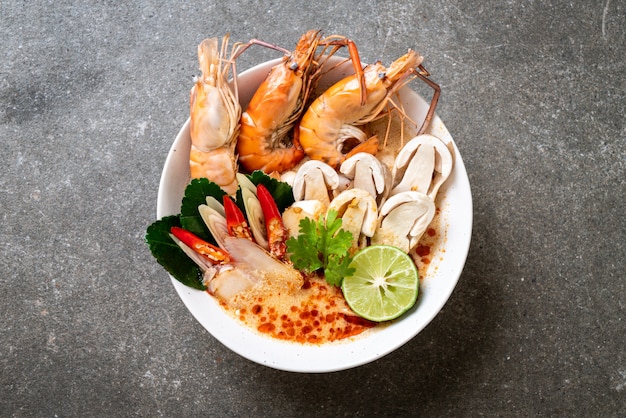 zuppa piccante di gamberetti (Tom Yum Goong)