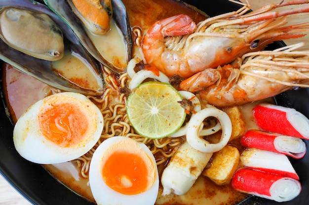 Zuppa piccante di spaghetti istantanei con gamberi, Tom yum kung