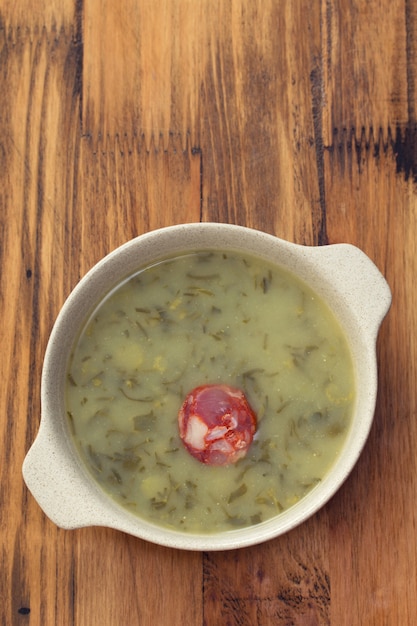 Zuppa portoghese tradizionale caldo verde