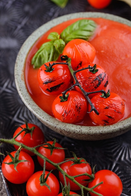 Zuppa sana di pomodoro vegetale