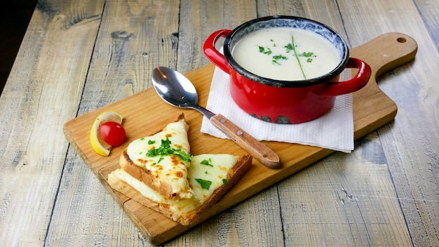 Zuppa sul tavolo di un ristorante