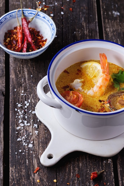 Zuppa tailandese Tom Yam