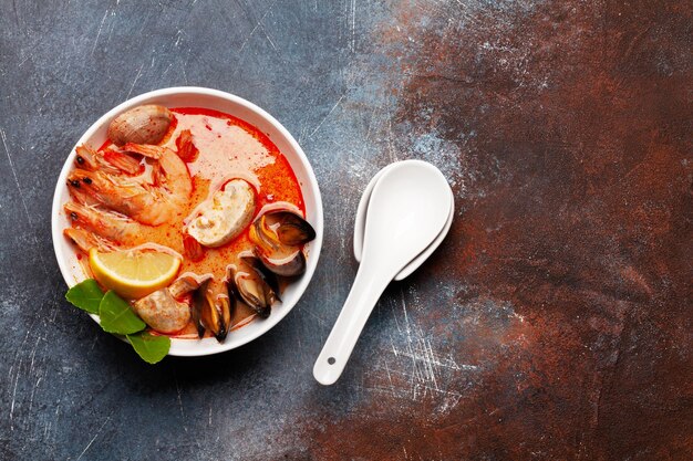 Zuppa tailandese tradizionale Tom Yum kung