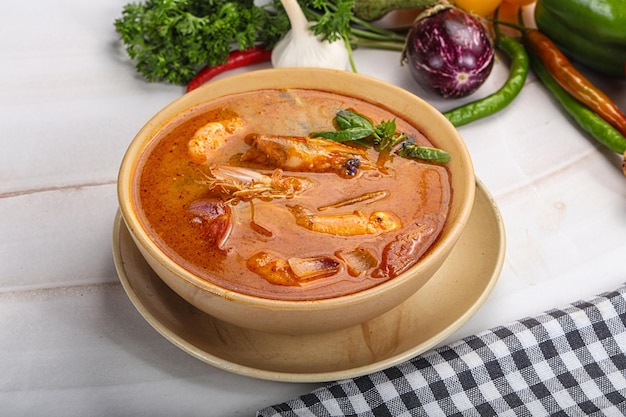 Zuppa Thai Tom Yam con gamberetti