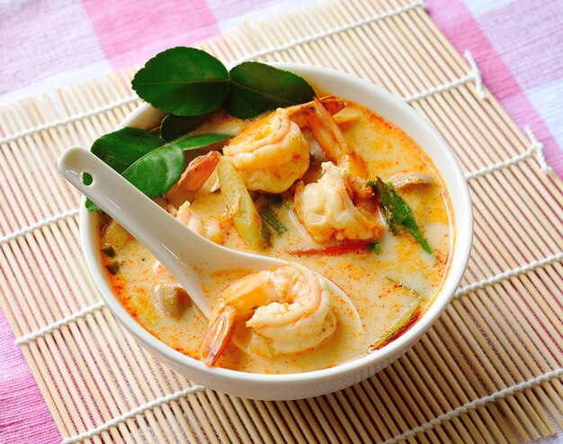 Zuppa Tom Yam Kung (cucina tailandese)