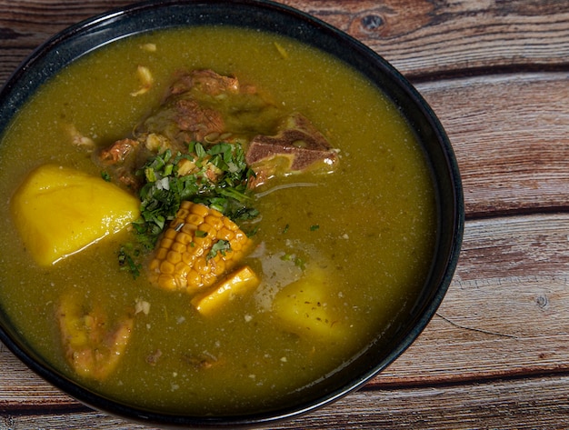 Zuppa tradizionale colombiana della regione della Valle del Cauca chiamata sancocho