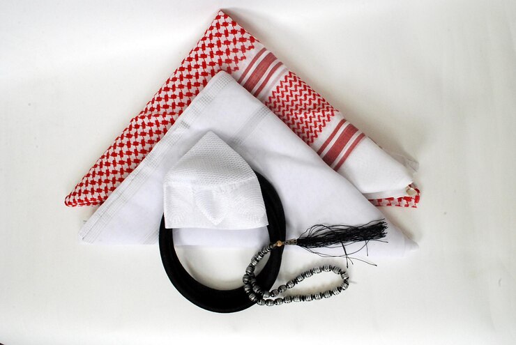 Fotografie arabic traditional clothing accessories agal, islamic cap and rosary,shemagh with white ghutrah