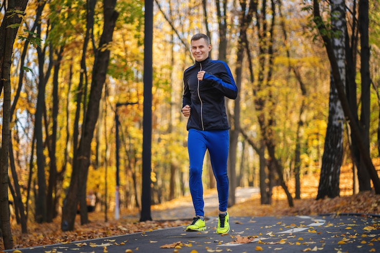 Fotografie athletic young man running in the nature. healthy lifestyle