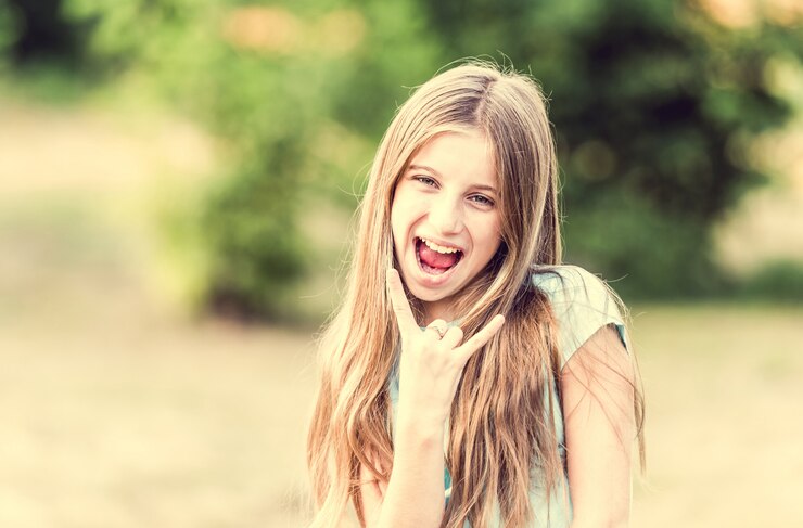 Fotografie beautiful blond teenage girl