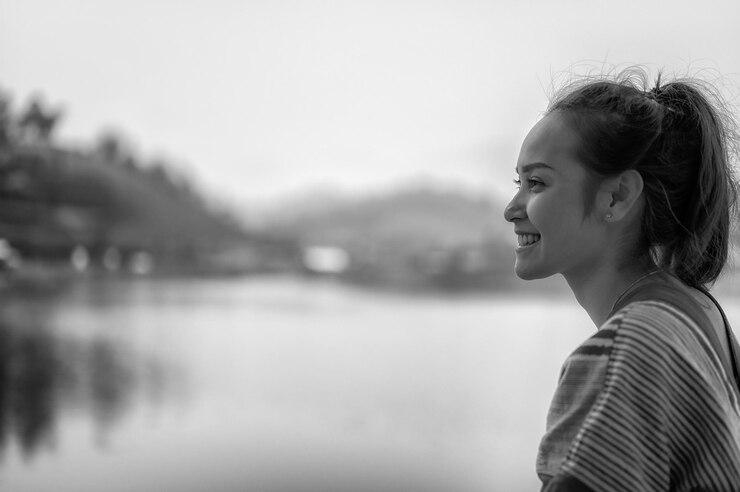 Fotografie black and white film style  side view of young women with beautiful smile in native dress