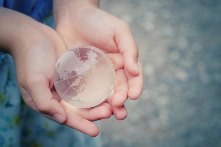 Fotografie close-up of hands holding globe outdoors