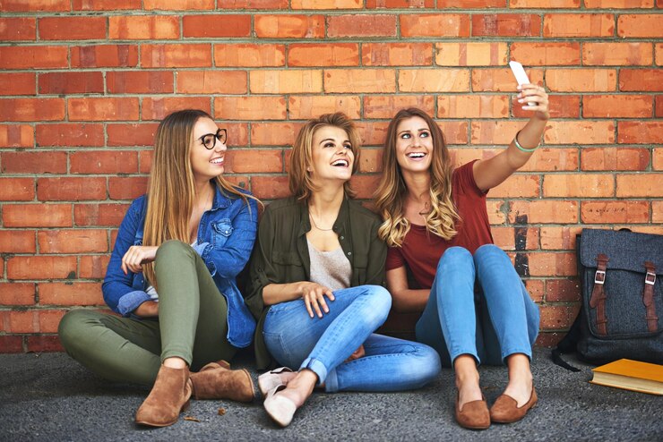 Fotografie college selfie and smile with student friends on campus for break learning or study together education profile picture and social media with women at university to update status for followers
